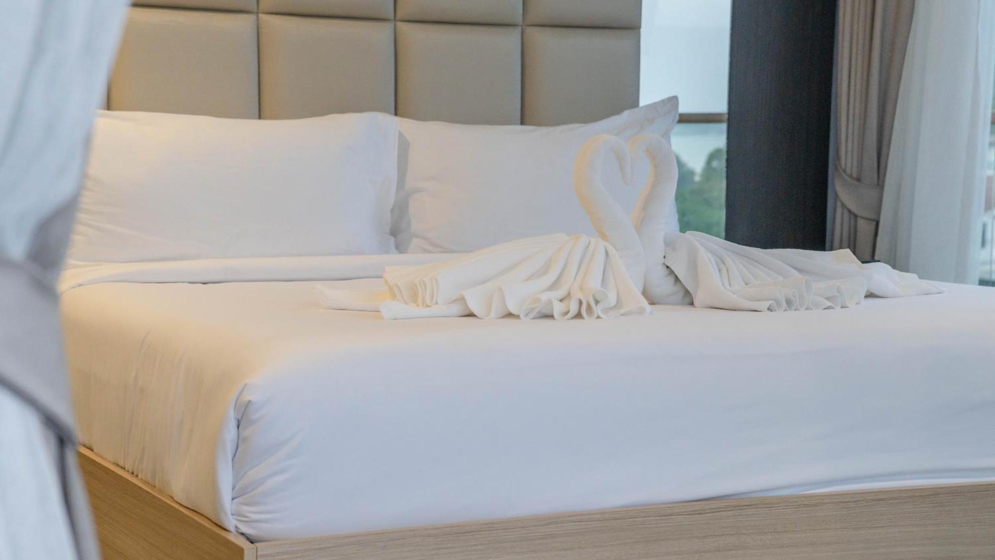 Elite Atoll Serviced Apartments Phuket Rawai Exteriör bild