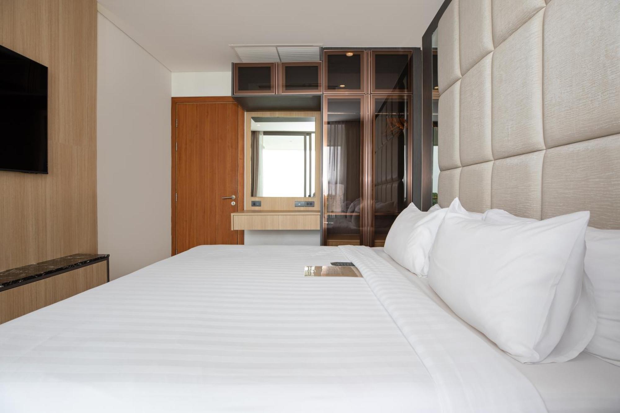 Elite Atoll Serviced Apartments Phuket Rawai Exteriör bild