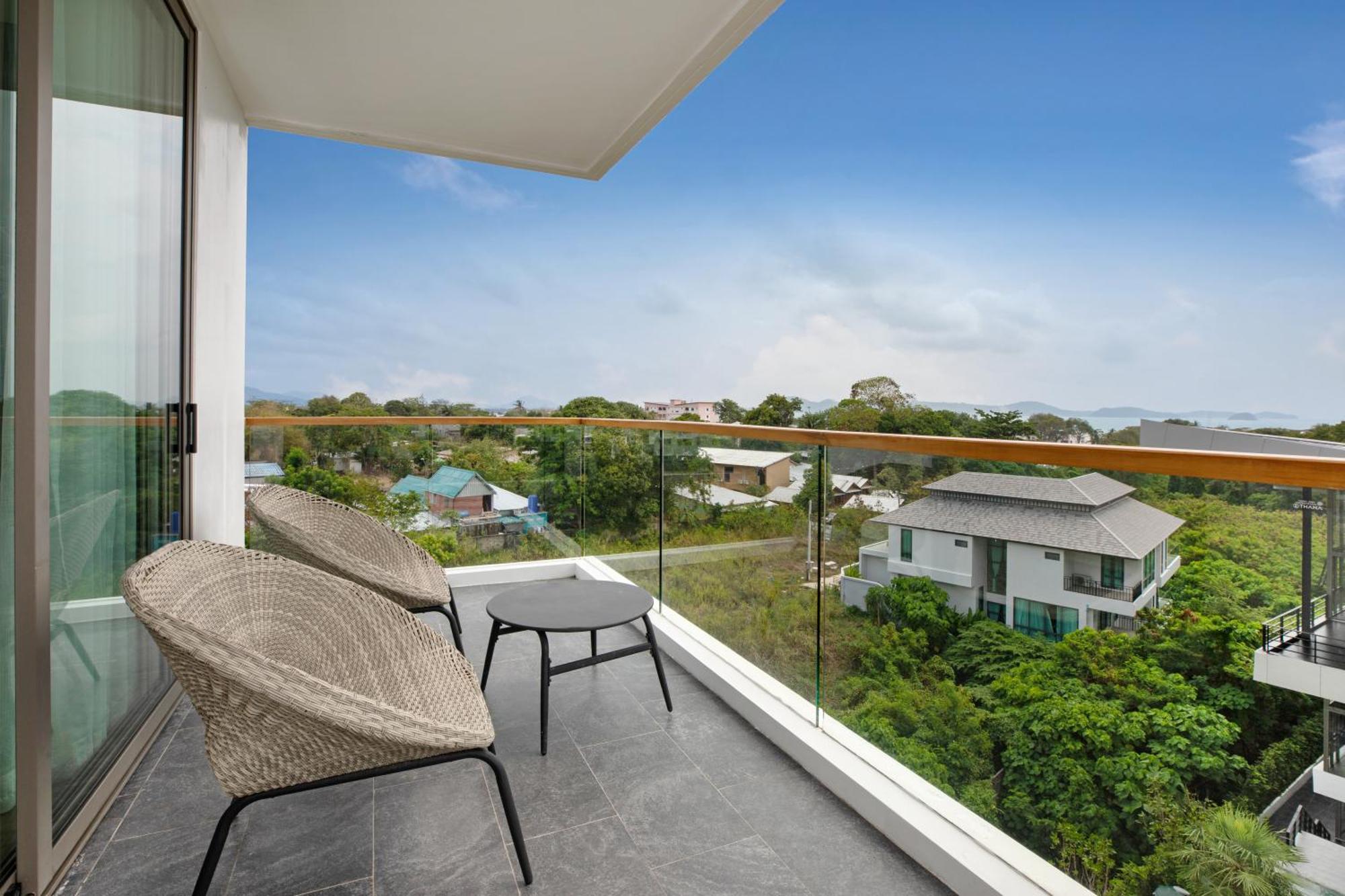 Elite Atoll Serviced Apartments Phuket Rawai Exteriör bild